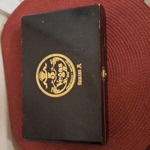 5 Vegas wood cigar box